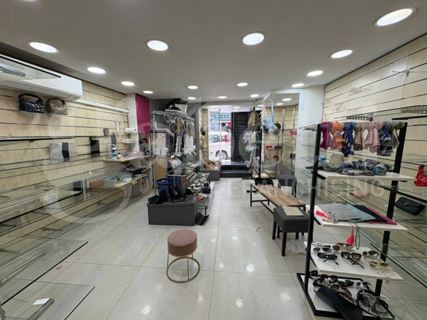 negozio in affitto a Napoli