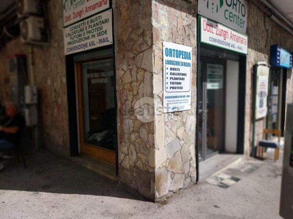 locale commerciale in affitto a Napoli in zona Arenella
