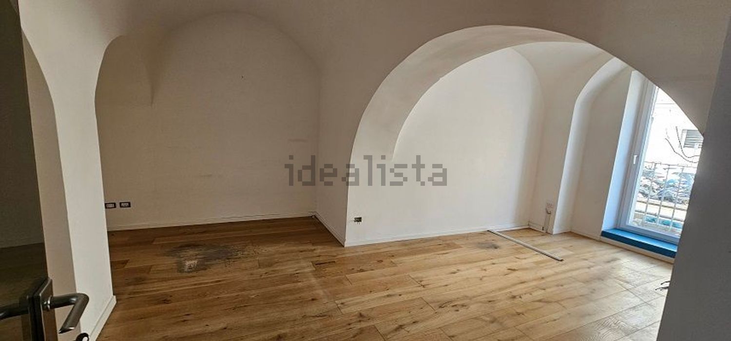 locale commerciale in affitto a Napoli