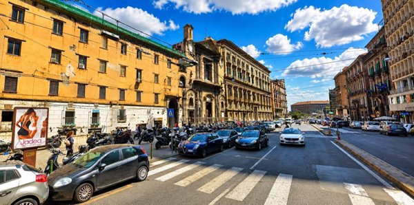 locale commerciale in affitto a Napoli