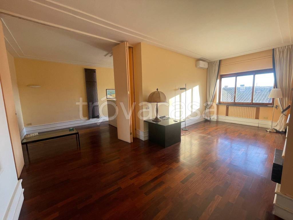 appartamento in affitto a Napoli in zona Porto