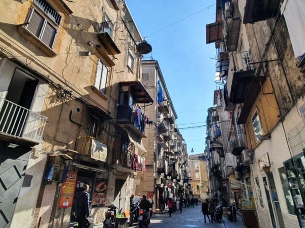 appartamento in affitto a Napoli in zona Stella