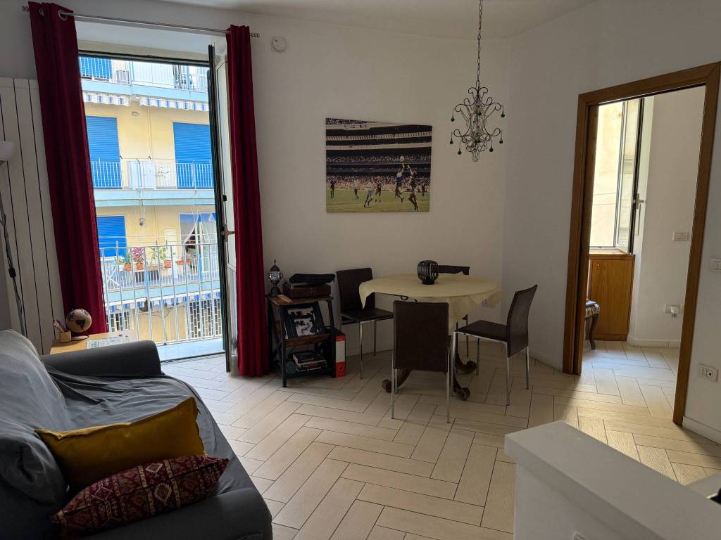 appartamento in affitto a Napoli in zona Chiaia