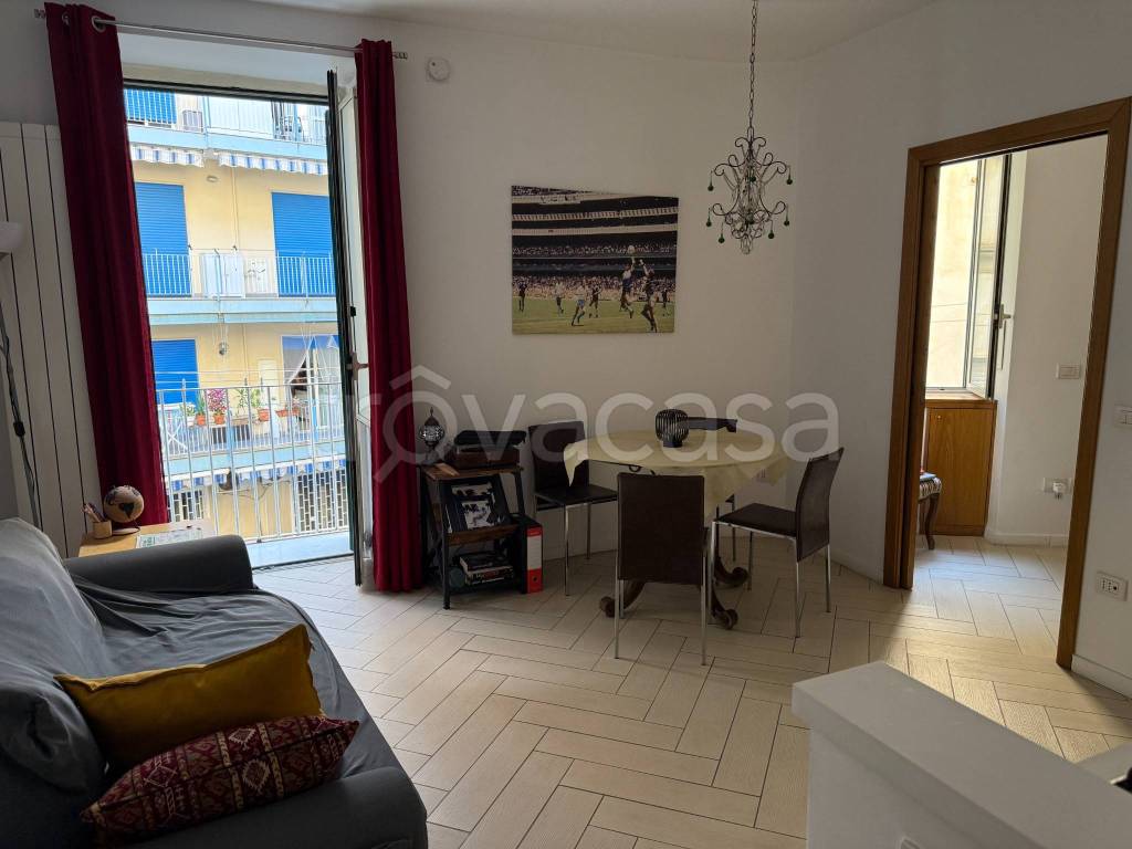 appartamento in affitto a Napoli in zona Chiaia