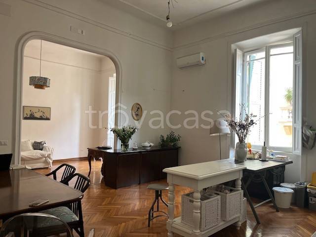 appartamento in affitto a Napoli in zona Chiaia