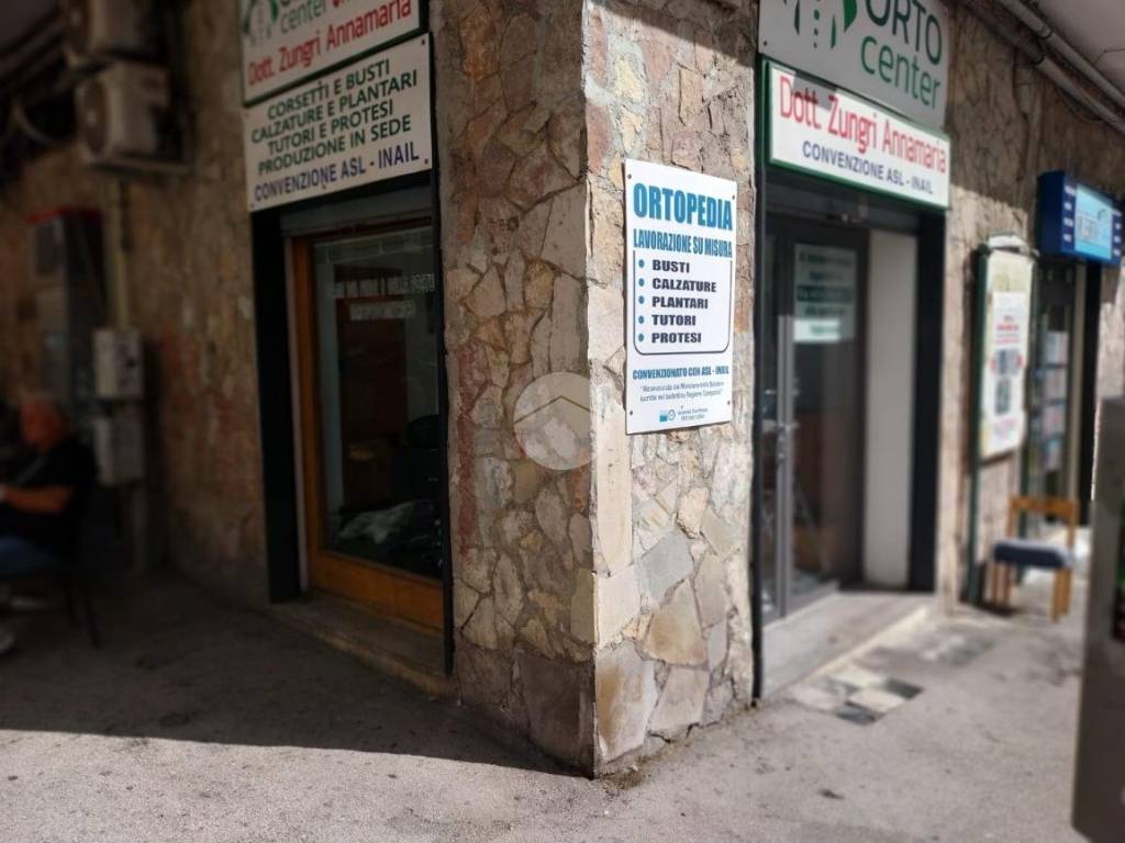 negozio in affitto a Napoli in zona Arenella