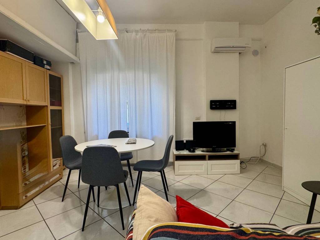 appartamento in affitto a Napoli in zona Chiaia