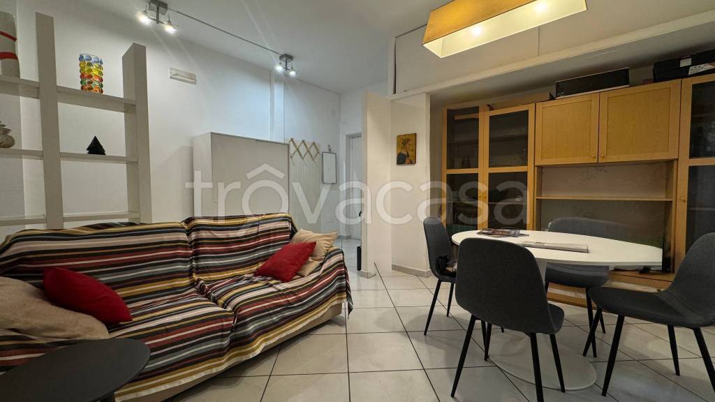 appartamento in affitto a Napoli in zona Chiaia
