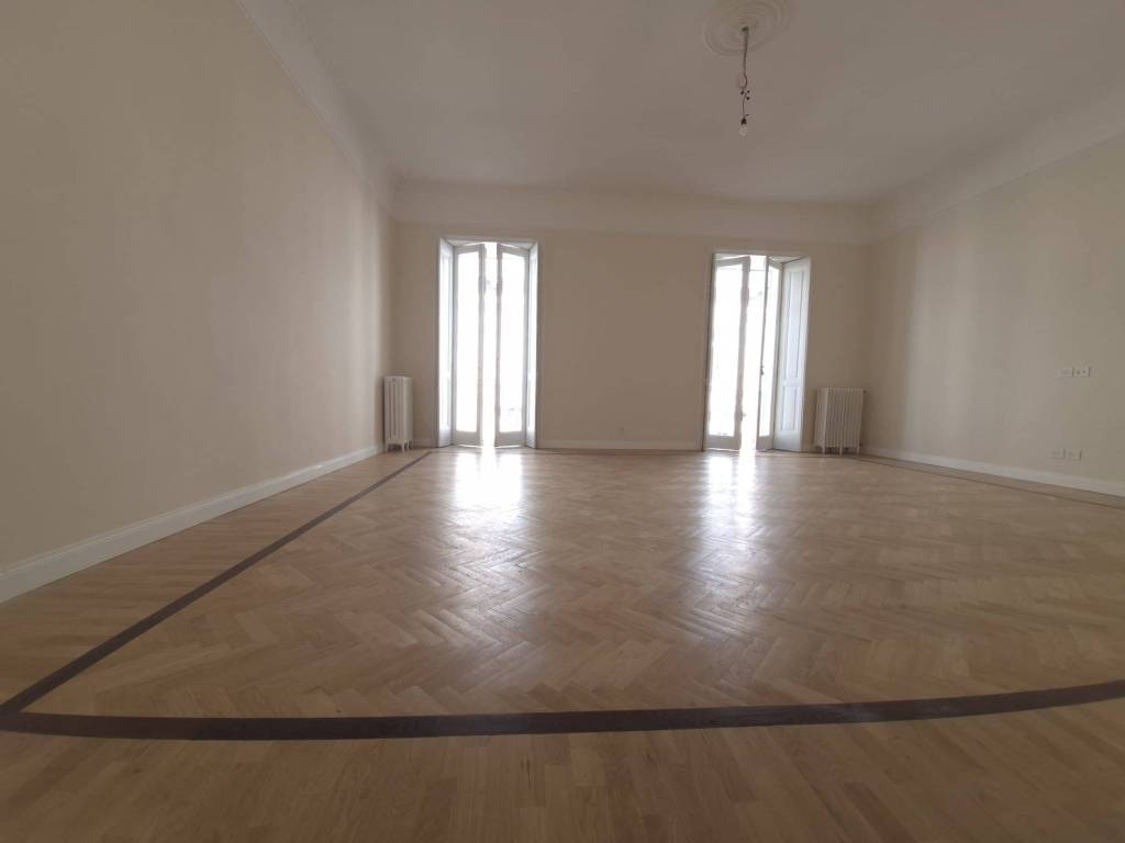 appartamento in affitto a Napoli in zona Chiaia