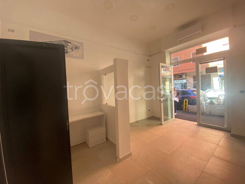 negozio in vendita a Napoli in zona Vomero