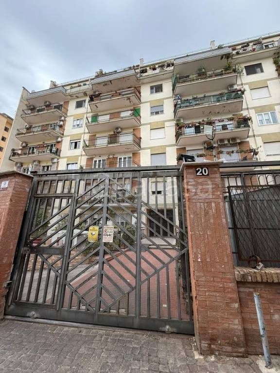 appartamento in affitto a Napoli in zona Stella