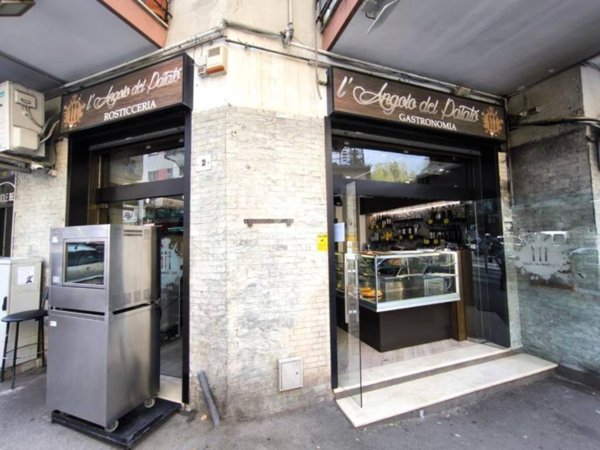 negozio in affitto a Napoli in zona Arenella