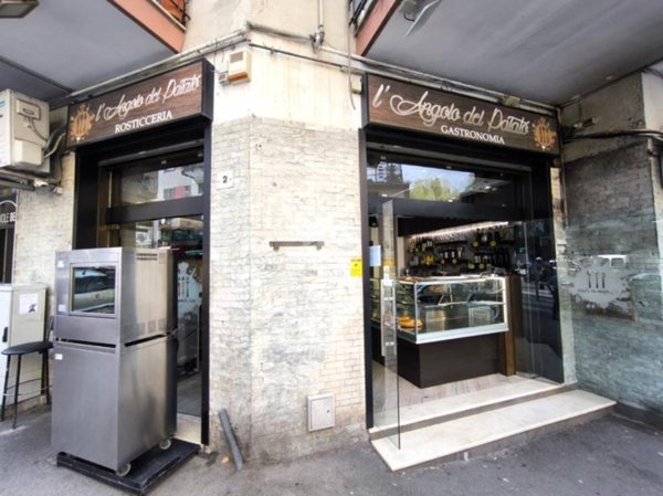 negozio in affitto a Napoli