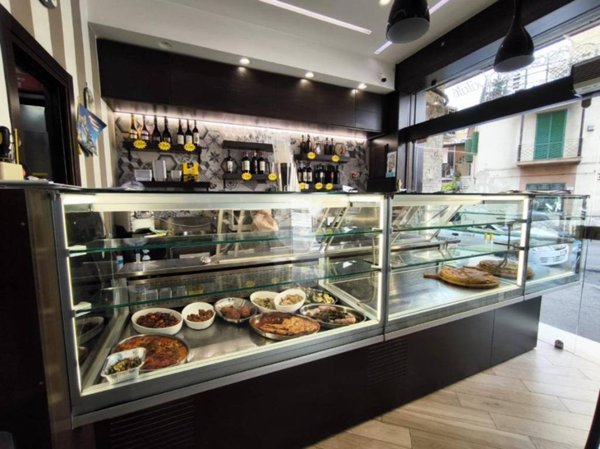 negozio in affitto a Napoli