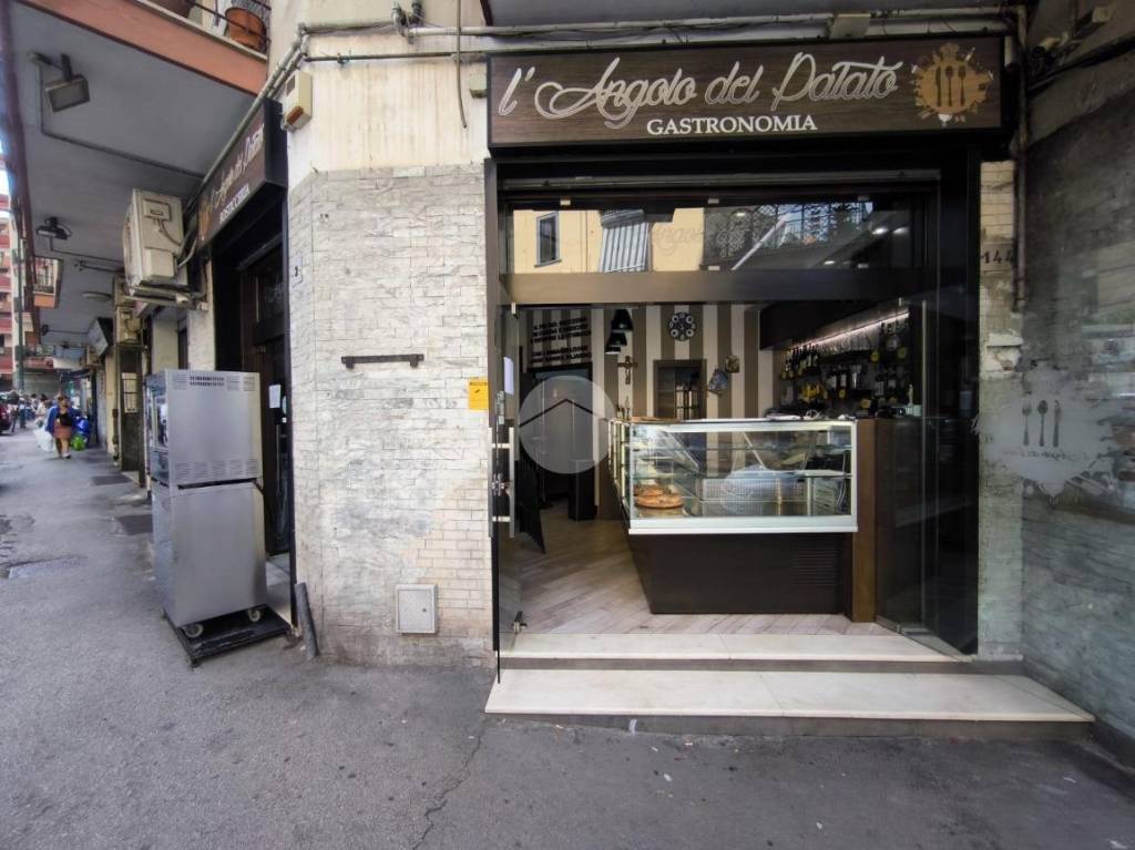 negozio in affitto a Napoli