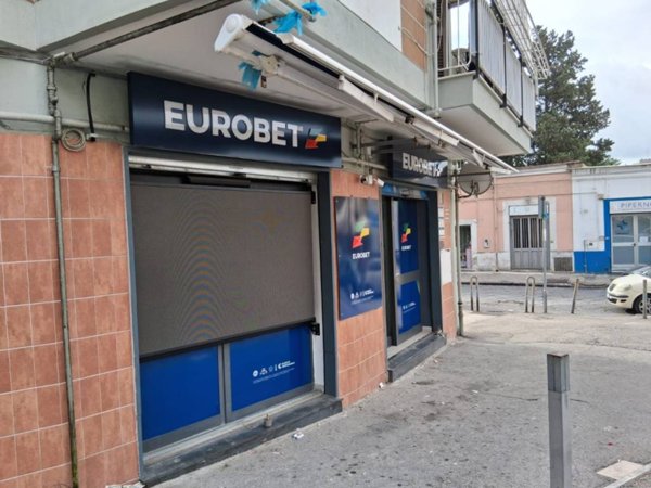 negozio in affitto a Napoli in zona Soccavo