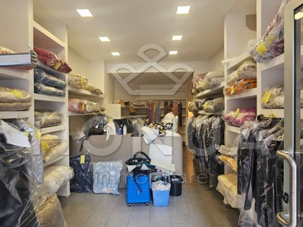 negozio in affitto a Napoli in zona Soccavo