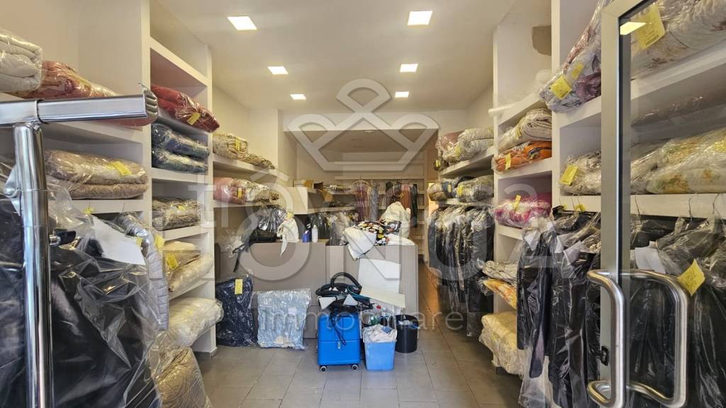 negozio in affitto a Napoli in zona Pianura