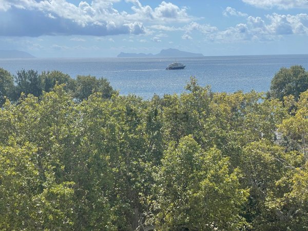 appartamento in affitto a Napoli in zona Chiaia