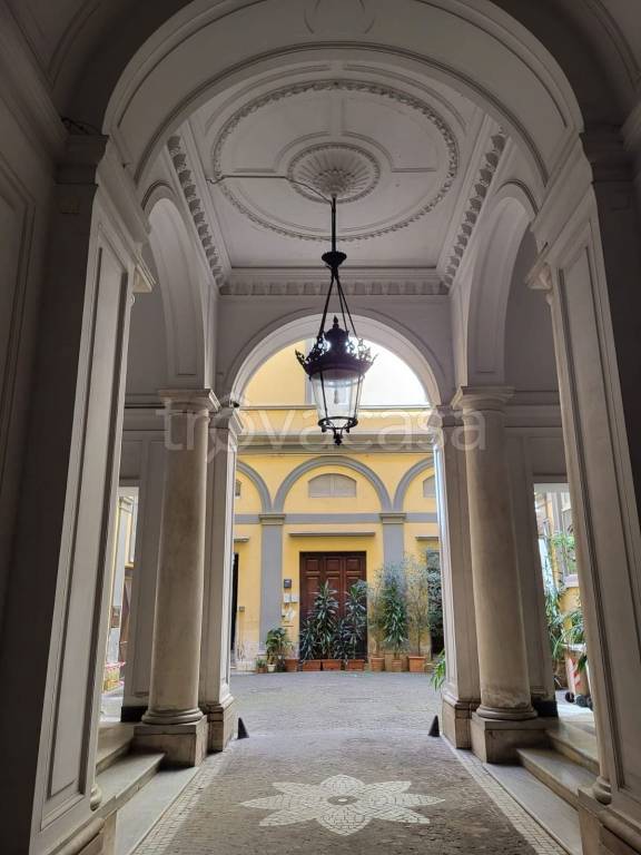 appartamento in affitto a Napoli in zona Chiaia