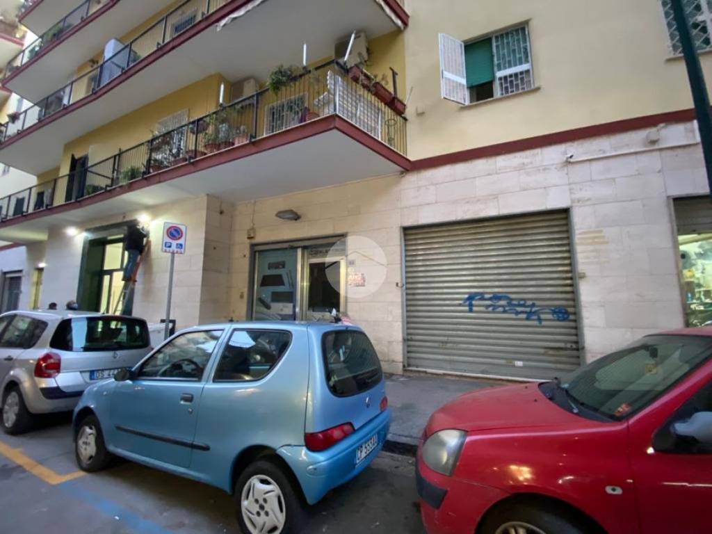 negozio in affitto a Napoli in zona Vomero