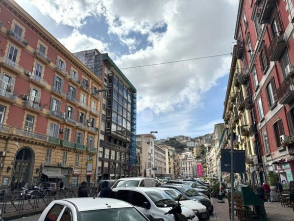 negozio in affitto a Napoli in zona Chiaia