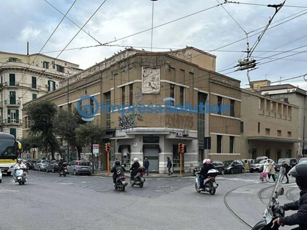 negozio in affitto a Napoli in zona Pendino / San Giuseppe