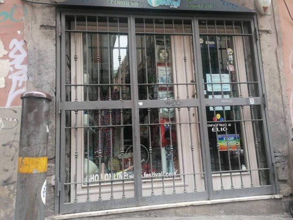 negozio in affitto a Napoli