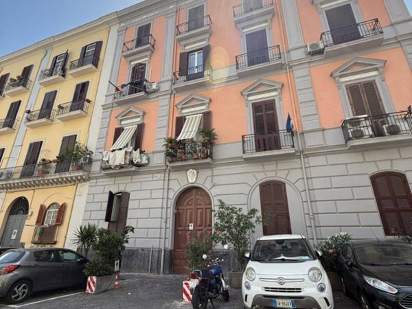 negozio in affitto a Napoli