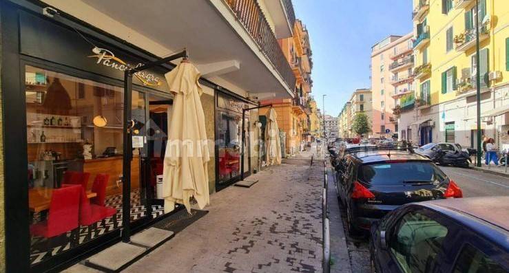 negozio in affitto a Napoli in zona Vomero