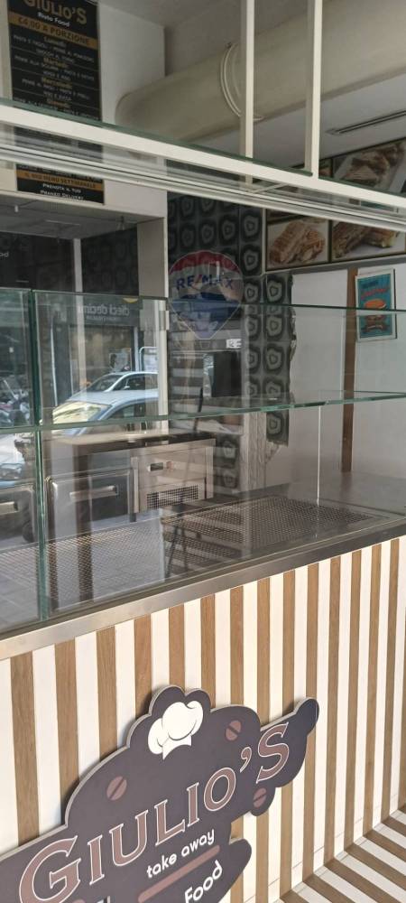 locale commerciale in affitto a Napoli in zona Vomero