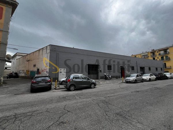 locale commerciale in affitto a Napoli