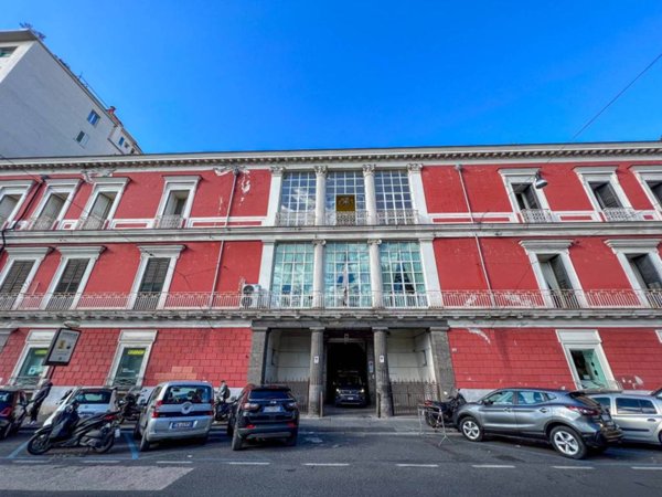 negozio in affitto a Napoli in zona Chiaia