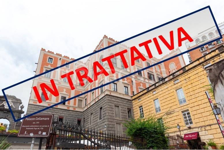 appartamento in affitto a Napoli in zona Chiaia