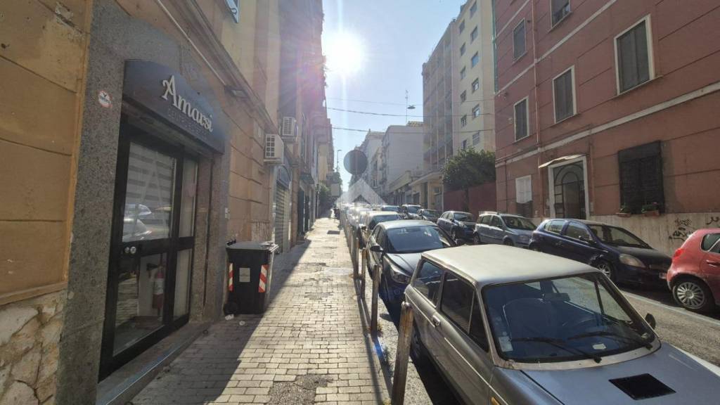 negozio in affitto a Napoli in zona Vomero