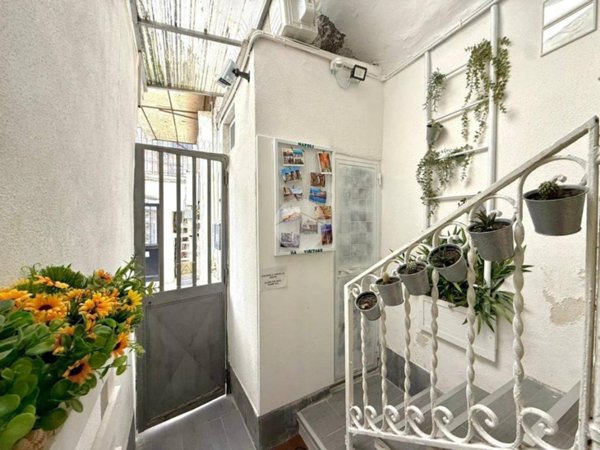 appartamento in affitto a Napoli in zona Chiaia