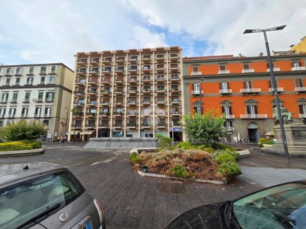 negozio in affitto a Napoli in zona Chiaia