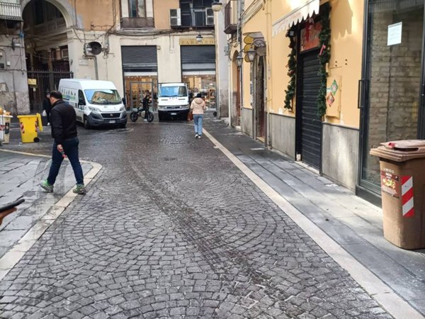 negozio in affitto a Napoli in zona San Ferdinando