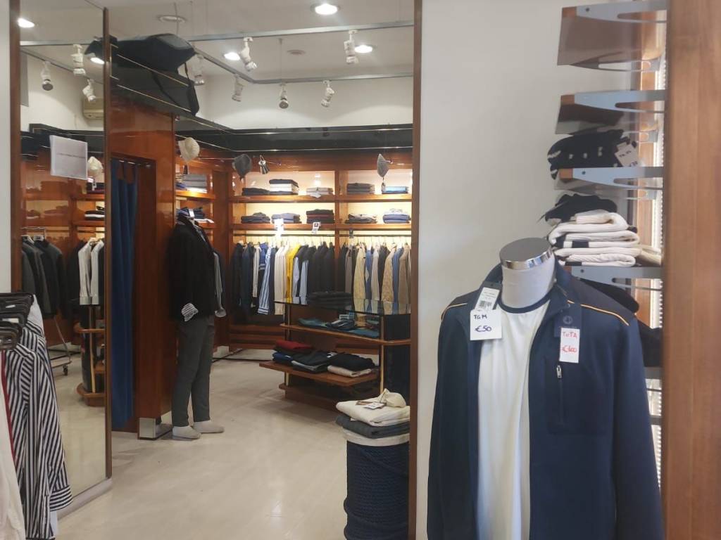 negozio in affitto a Napoli