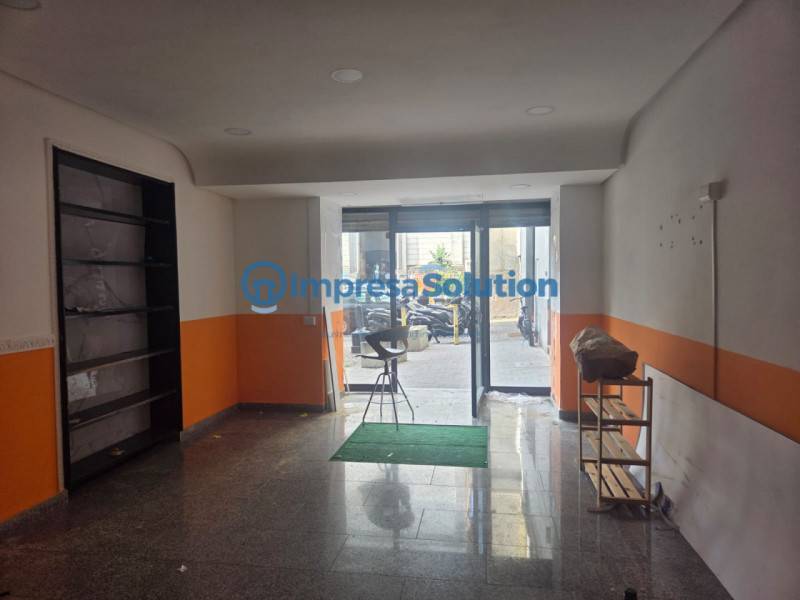 negozio in affitto a Napoli in zona Stella