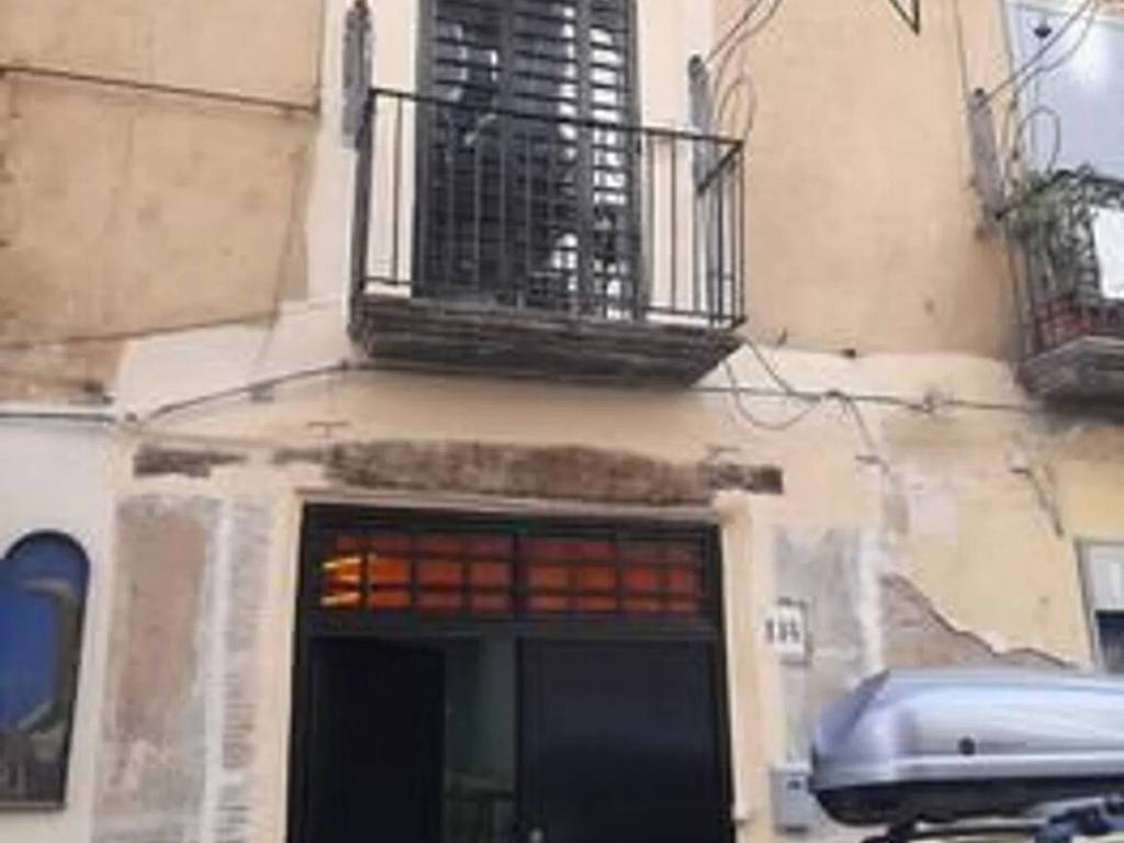 negozio in affitto a Napoli