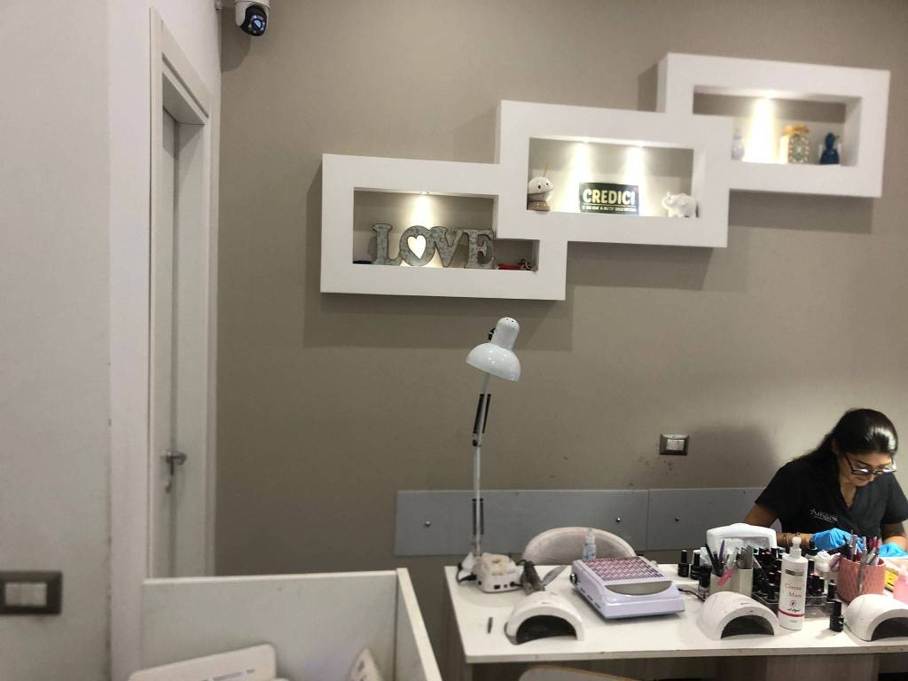 negozio in affitto a Napoli in zona Vomero
