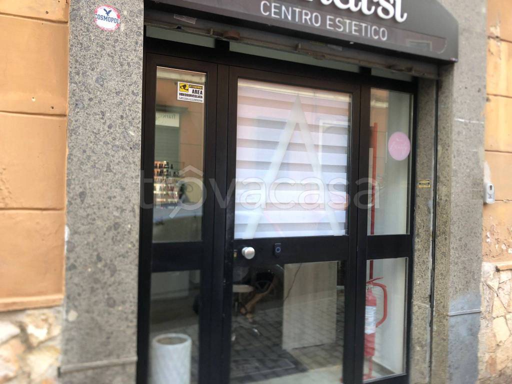 negozio in affitto a Napoli in zona Vomero