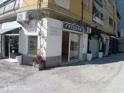 negozio in affitto a Napoli