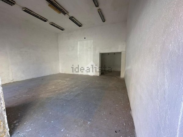 locale commerciale in affitto a Napoli in zona San Carlo all'Arena