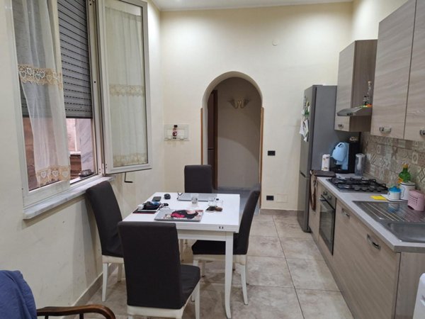 negozio in affitto a Napoli in zona Stella