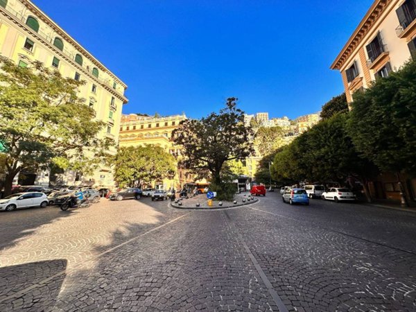 appartamento in affitto a Napoli in zona Chiaia