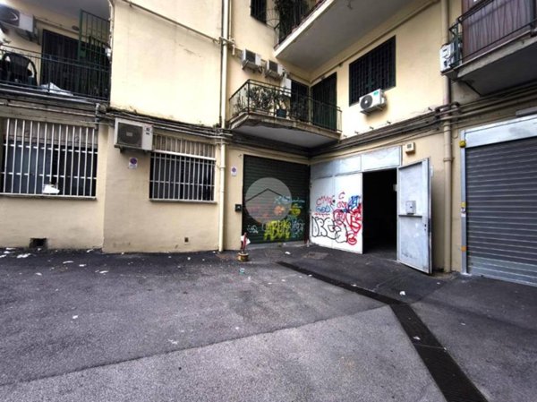 locale commerciale in affitto a Napoli in zona Vomero