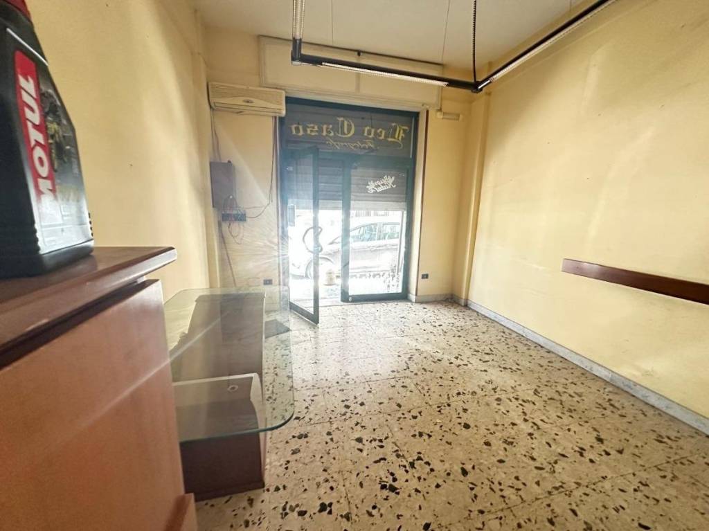 negozio in affitto a Napoli in zona Secondigliano