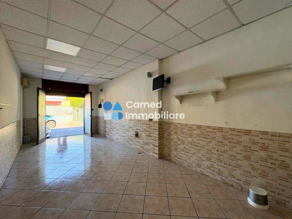 negozio in affitto a Napoli in zona Pianura